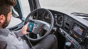Новая мультимедийная система Apple CarPlay для грузовиков Mercedes-Benz и Scania.